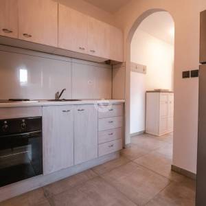 Hrvatska, Zadar, Vinjerac – stan s pogledom na more u Vinjercu na prodaju, 1 spavaća soba, balkon, parkirno mjesto