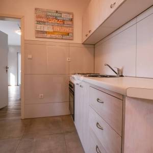 Hrvatska, Zadar, Vinjerac – stan s pogledom na more u Vinjercu na prodaju, 1 spavaća soba, balkon, parkirno mjesto