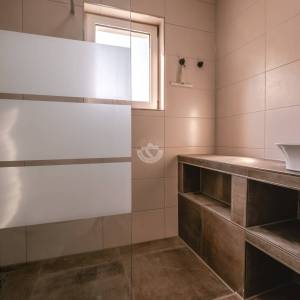 Hrvatska, Zadar, Vinjerac – stan s pogledom na more u Vinjercu na prodaju, 1 spavaća soba, balkon, parkirno mjesto