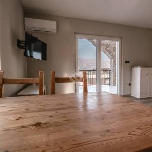 Hrvatska, Zadar, Vinjerac – stan s pogledom na more u Vinjercu na prodaju, 1 spavaća soba, balkon, parkirno mjesto