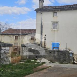 Imanje: kuća, konoba, 5.000 m² građevinskog zemljišta i nasad trešanja