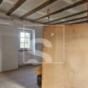 Imanje: kuća, konoba, 5.000 m² građevinskog zemljišta i nasad trešanja