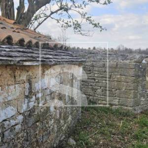 Imanje: kuća, konoba, 5.000 m² građevinskog zemljišta i nasad trešanja