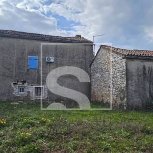 Imanje: kuća, konoba, 5.000 m² građevinskog zemljišta i nasad trešanja