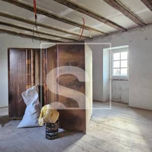 Imanje: kuća, konoba, 5.000 m² građevinskog zemljišta i nasad trešanja