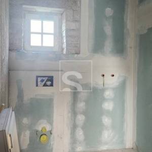 Imanje: kuća, konoba, 5.000 m² građevinskog zemljišta i nasad trešanja