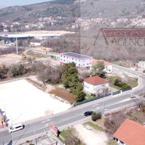 Imotski najam građevinskog zemljišta 2149 m2 - TOP lokacija - dugoročno