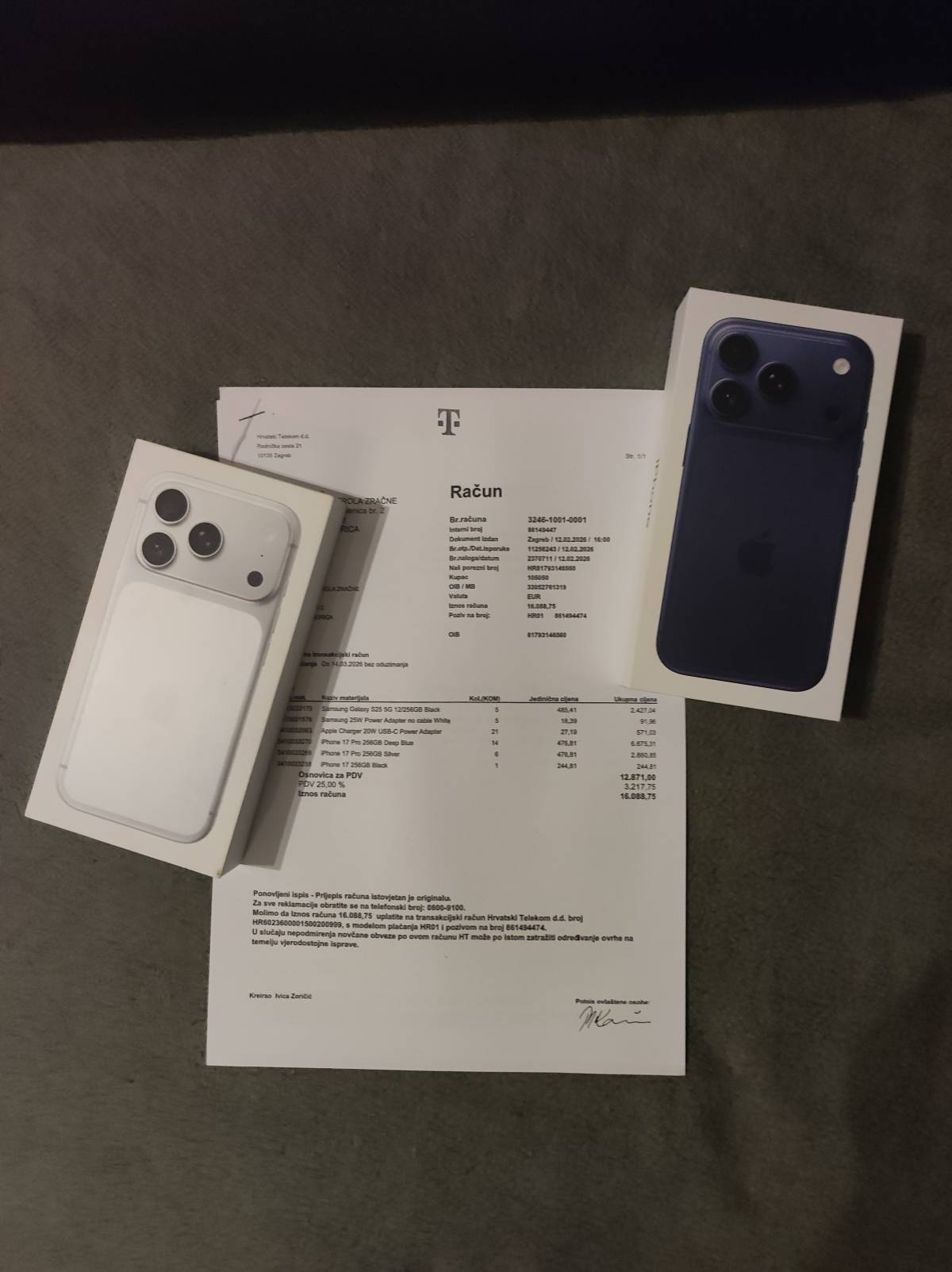 IPHONE 17 PRO SILVER BLUE ZAPAKIRANO