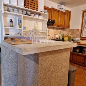 Istarska kamena kuća s velikom okućnicom,MARČANA okolica