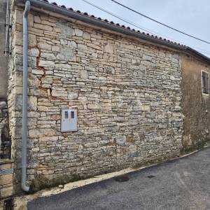 Istarska kamena kuća s velikom okućnicom,MARČANA okolica