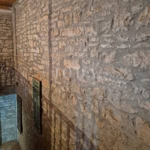 Istarska kamena kuća s velikom okućnicom,MARČANA okolica