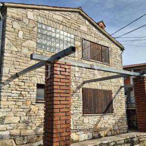 Istarska kamena kuća s velikom okućnicom,MARČANA okolica