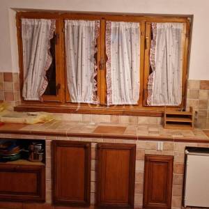 Istarska kamena kuća s velikom okućnicom,MARČANA okolica