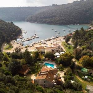 Istra, hotel 50m od mora, izvrsna investicija!