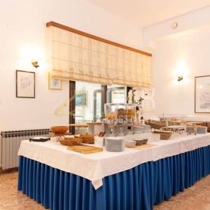 Istra, hotel 50m od mora, izvrsna investicija!