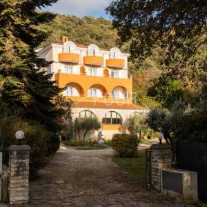 Istra, hotel 50m od mora, izvrsna investicija!