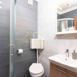 Istra, hotel 50m od mora, izvrsna investicija!