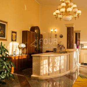 Istra, hotel 50m od mora, izvrsna investicija!