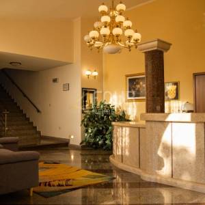 Istra, hotel 50m od mora, izvrsna investicija!