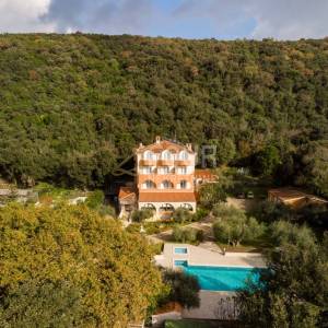 Istra, hotel 50m od mora, izvrsna investicija!