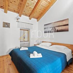 Istra, Kanfanar, samostojeća kuća s bazenom