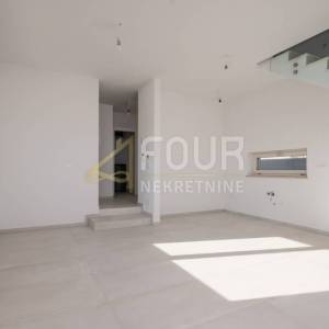 Istra, Ližnjan, samostojeća kuća s bazenom