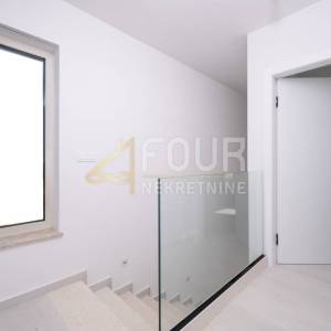 Istra, Ližnjan, samostojeća kuća s bazenom