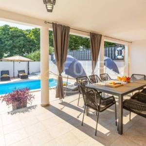 Istra, Marčana, dvojna kuća s bazenom