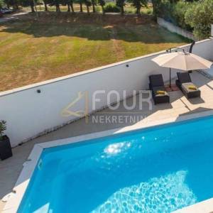 Istra, Marčana, dvojna kuća s bazenom