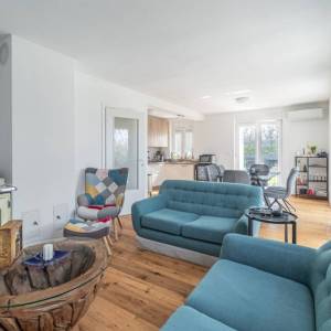 Istra, okolica Poreča – kuća u nizu s vrtom i pogledom na more