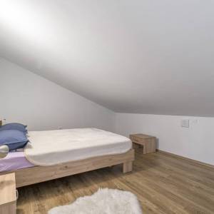 Istra, okolica Poreča – kuća u nizu s vrtom i pogledom na more