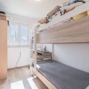 Istra, okolica Poreča – kuća u nizu s vrtom i pogledom na more