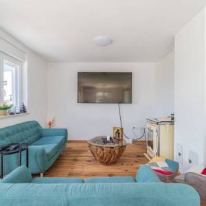 Istra, okolica Poreča – kuća u nizu s vrtom i pogledom na more