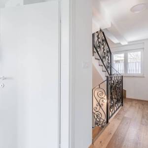 Istra, okolica Poreča – kuća u nizu s vrtom i pogledom na more