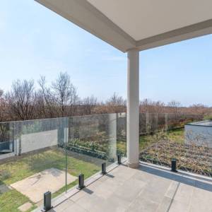 Istra, okolica Poreča – kuća u nizu s vrtom i pogledom na more