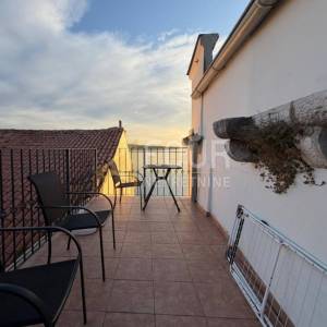 Istra, Poreč, 1s+db, 48m2, terasa - prvi red do mora !