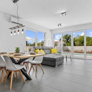 Istra, Svetvinčenat, Štokovci, samostojeća kuća s bazenom