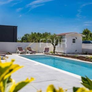 Istra, Svetvinčenat, Štokovci, samostojeća kuća s bazenom