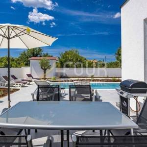 Istra, Svetvinčenat, Štokovci, samostojeća kuća s bazenom