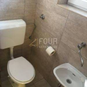 Istra, Trget, kuća s 2 stana, garaža, velika okućnica, blizina mora