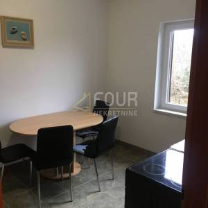 Istra, Trget, kuća s 2 stana, garaža, velika okućnica, blizina mora