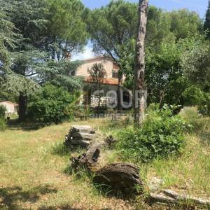 Istra, Trget, kuća s 2 stana, garaža, velika okućnica, blizina mora