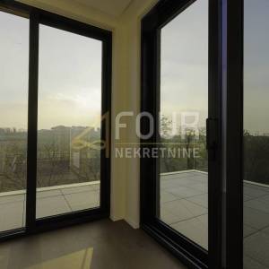 Istra, Umag - okolica, stan - luksuzni resort, 1. red do mora