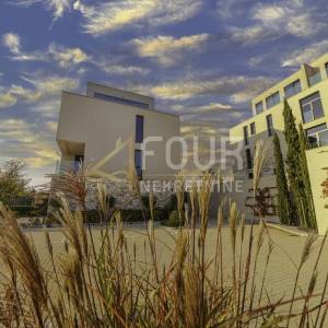 Istra, Umag - okolica, stan - luksuzni resort, 1. red do mora