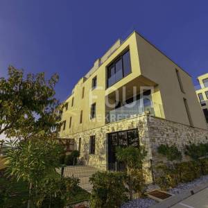 Istra, Umag - okolica, stan - luksuzni resort, 1. red do mora