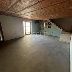 Istra, Višnjan, kamena kuća u nizu, 210m2