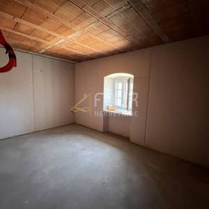 Istra, Višnjan, kamena kuća u nizu, 210m2