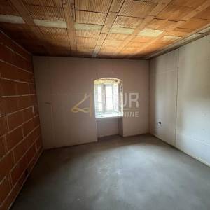 Istra, Višnjan, kamena kuća u nizu, 210m2