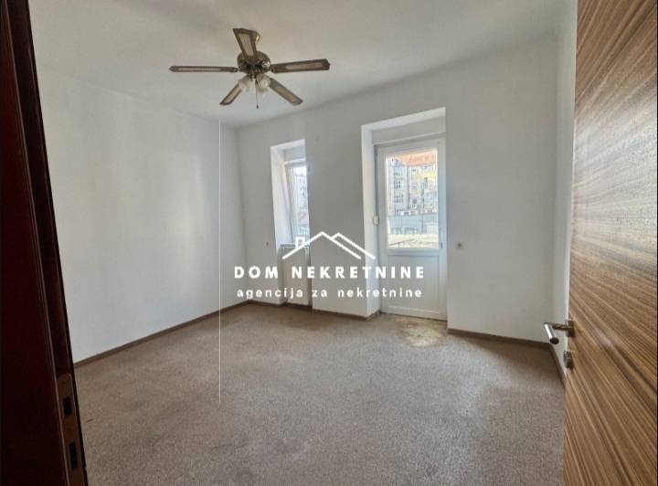 IZNAJMLJUJE SE TROSOBNI STAN U ZAGREBU