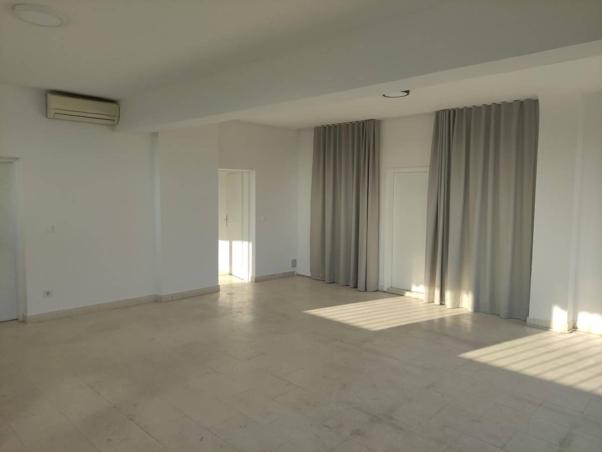 Iznajmljujemo poslovni prostor u Remetama broj 125/ Zagreb. - 82 m2